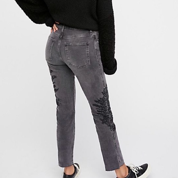 NWT Free People Embroidered Girlfriend Jeans $128 - Picture 3 of 4